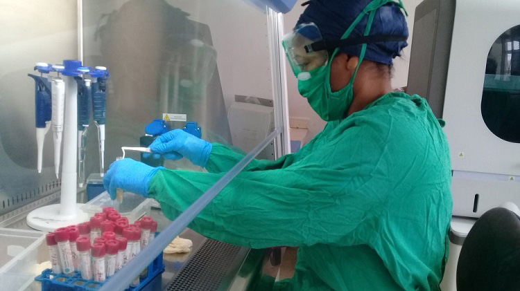 Molecular Engineering Laboratory of Santiago de Cuba province. Photo: Betty Beatón Ruiz Laboratorio Stgo