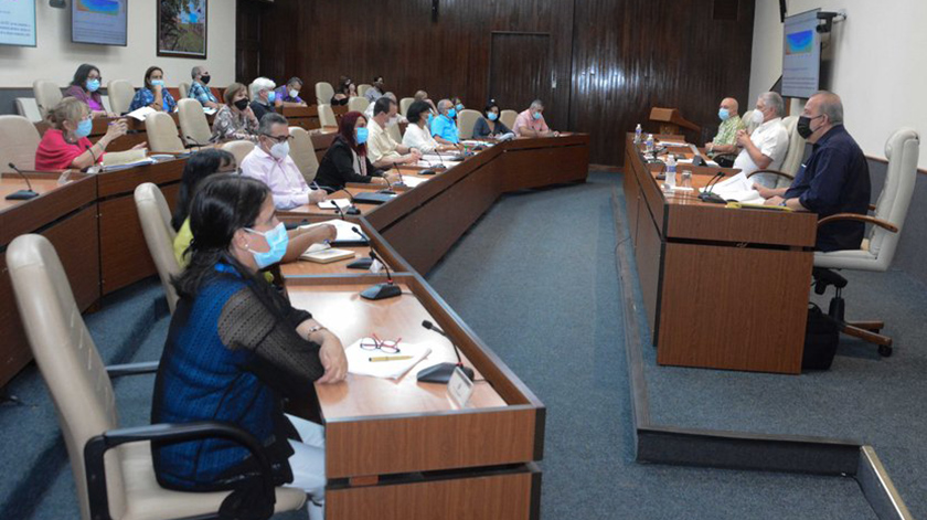 diaz canel con cientificos