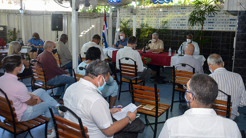 0 04 diaz canel economistas