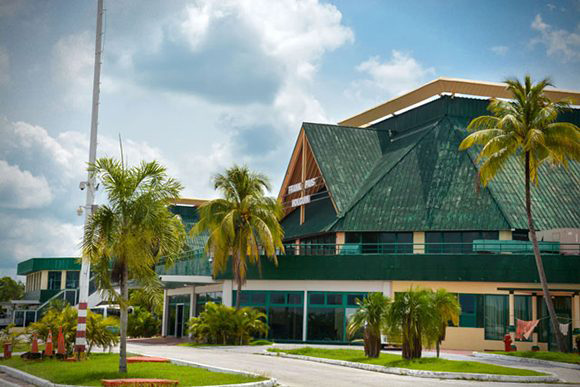 Photo: Juan Pablo Carreras / ACN aeropuerto holguin