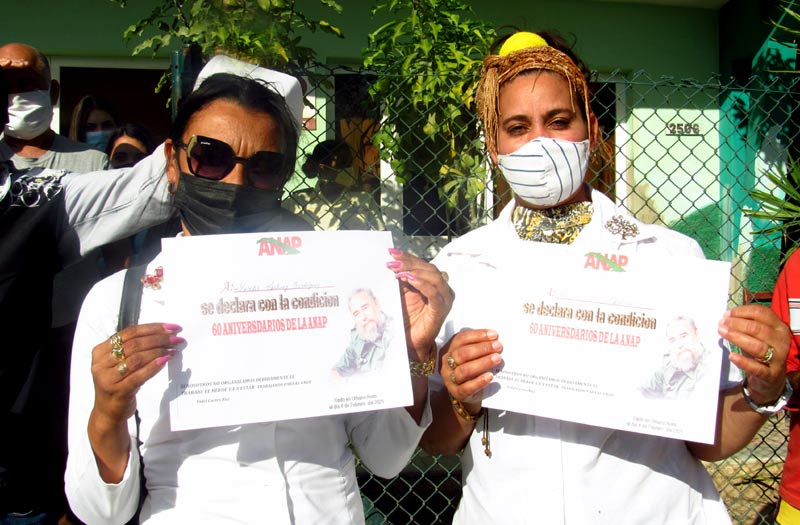 La organización campesina reconoció a trabajadores de la salud por su labor en el enfrentamiento a la COVID-19. ATH bandera anap U Noris 5