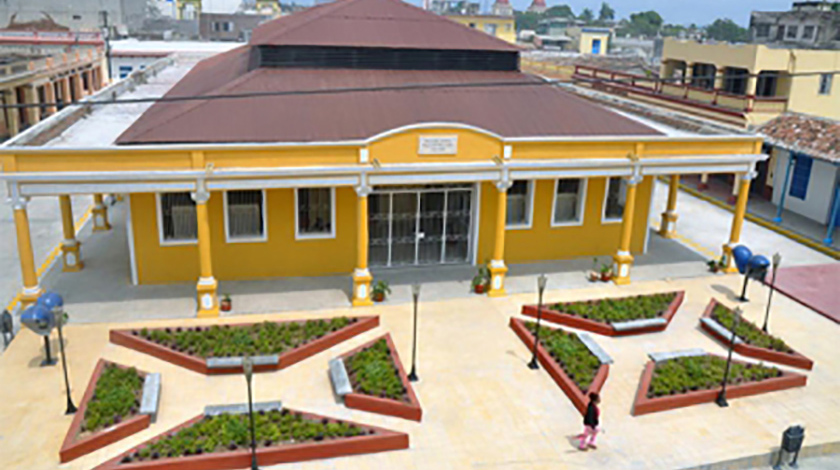 plaza de la marqueta holguin