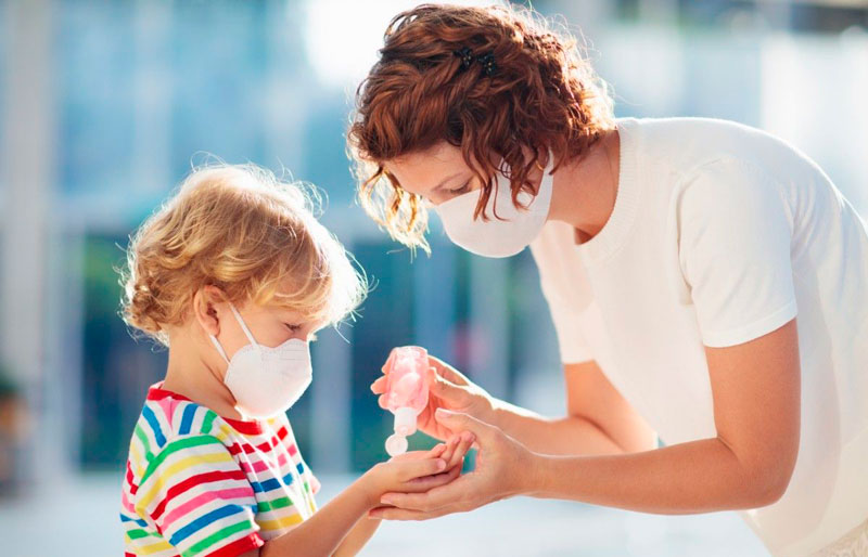 niño mascarilla colegio