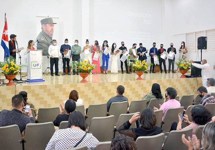 graduacion48 uho18