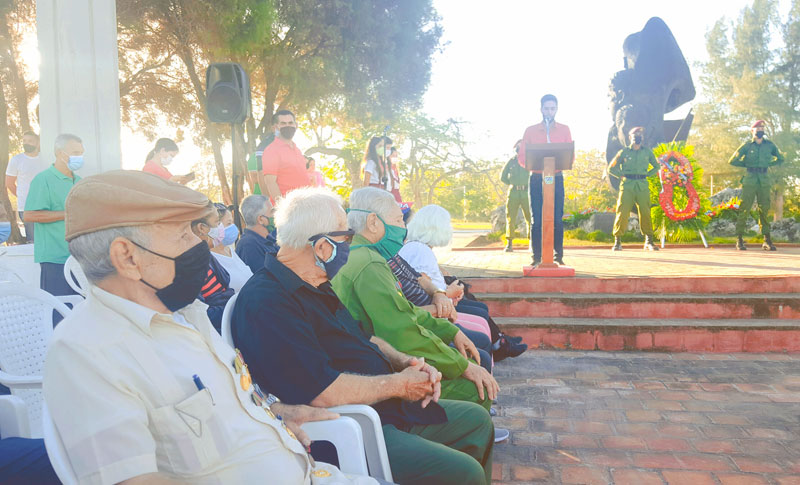martires seis columnas 02