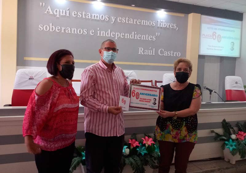 contraloría reconoc YenyT 2