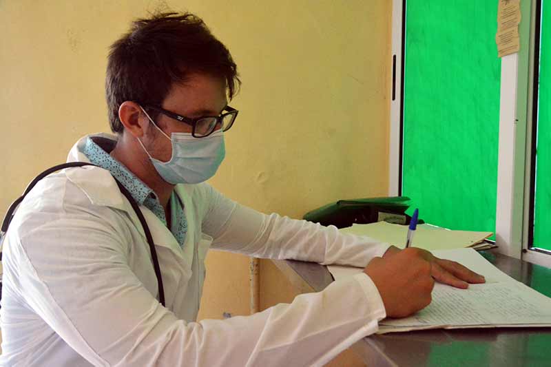 salud Medico con Historia 02 fotorrep
