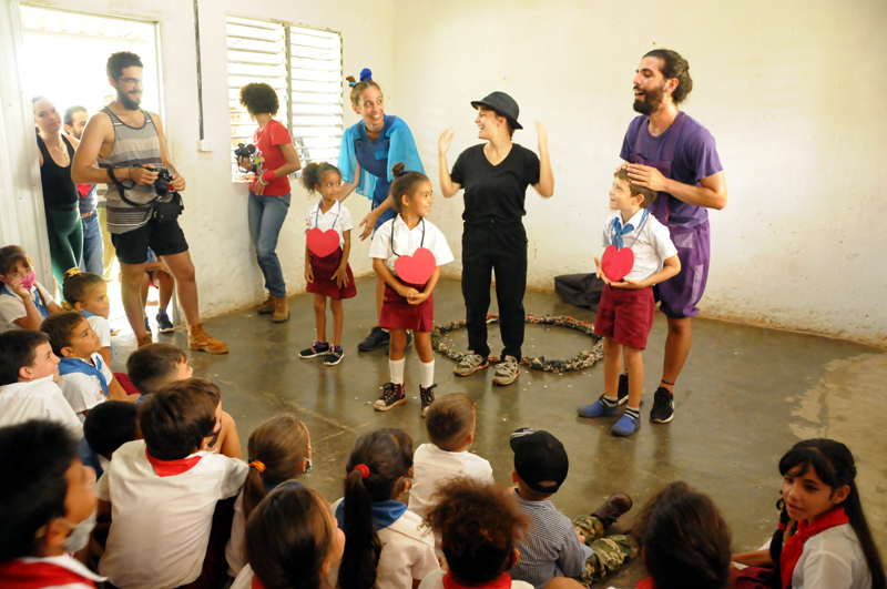 Fotos: Elder Leyva jovenes trabajo2