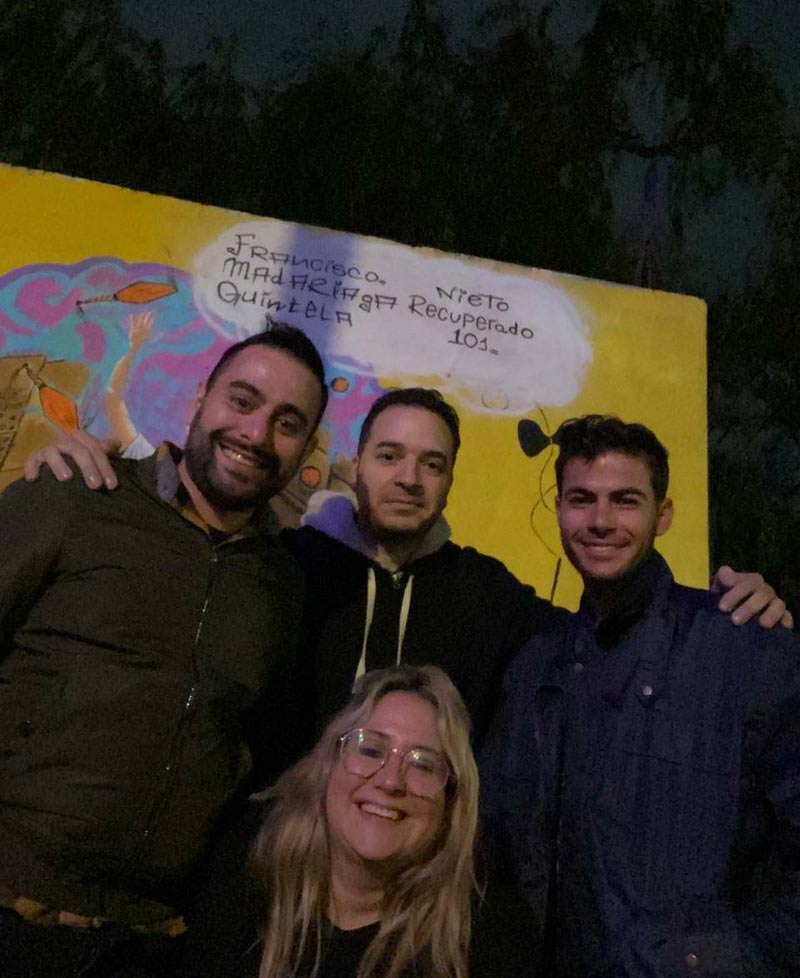 01 REYNALDO A LA DERECHA CON LOS CHICOS DE RADIO RAÍCES