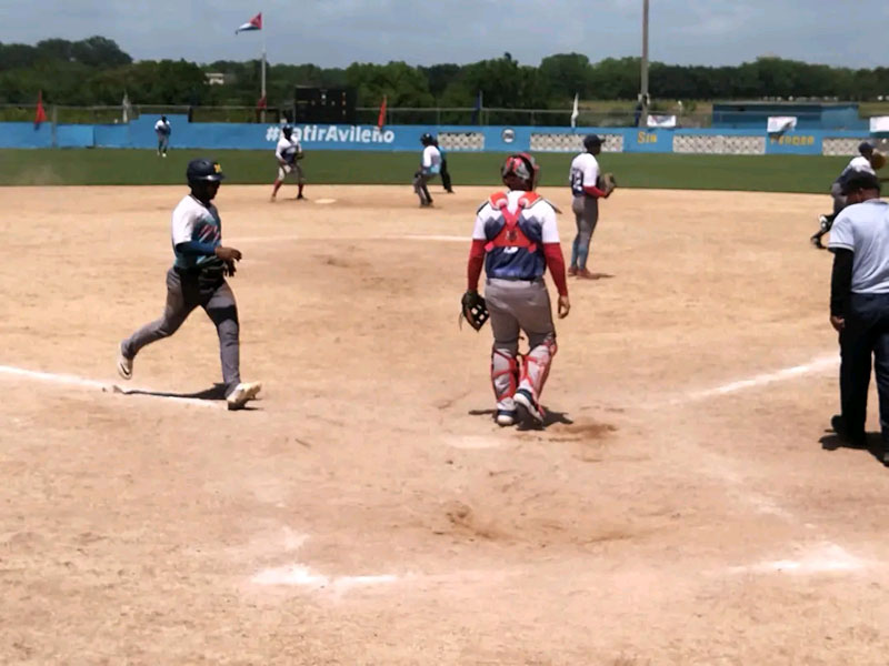 Foto tomada del perfil de Facebook de Guillermo Rodríguez Campeonato softbol 01