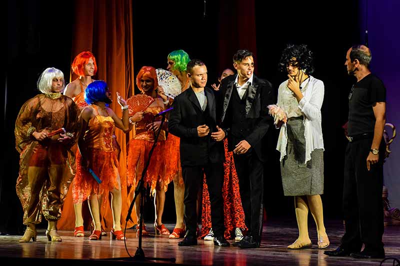 Ensayo general de La jaula de las locas en el Teatro Eddy Suñol de Holguín. Fotos: Heidi Calderón Sánchez. raúl de la rosa jaulalocas HCS 2