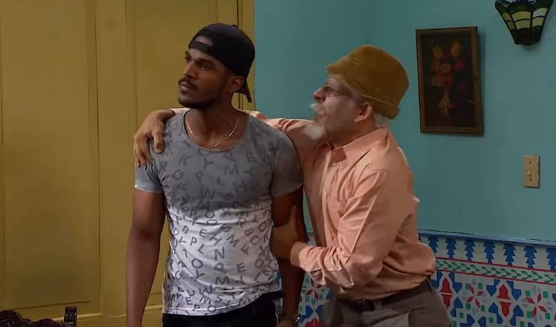 Con el actor Luis Silva (Pánfilo) en el humorístico Vivir del cuento. Yass Beltrán 6