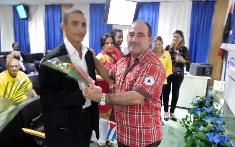 Ernesto López es el nuevo secretario del Buró Municipal del Sindicato de Transporte y Puertos en el municipio de Holguín, así lo constataron las máximas autoridades de la capital holguinera. Fotos: Cortesía de Yaima Hidalgo transportistas conferencia 1