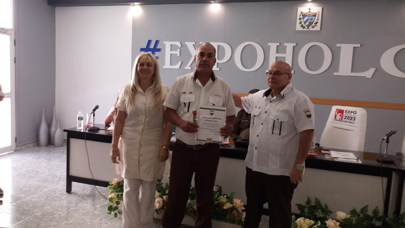 Adolfo Infante Hidalgo contribuyó notablemente en el cumplimiento del plan económico de la empresa, por ello mereció la condición de Vanguardia. Fotos: Del autor. Sepro1