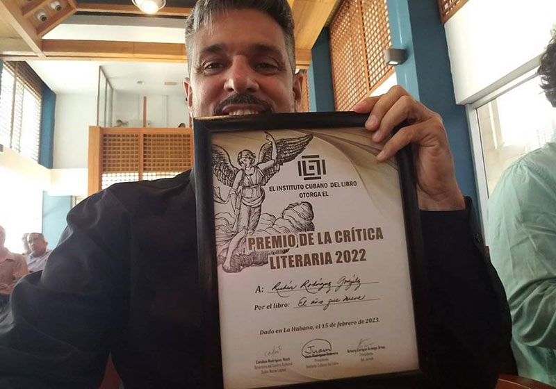 Fotos: Cortesía del autor rubén crítica literaria 2022 1