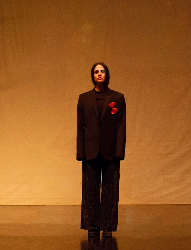 En la obra "Padre nuestro", escrita y dirigida por Agnieska Hernández, con el grupo "La franja teatral". Foto: Yaas Valdés Amelia Fernández 02. Yaas Valdés