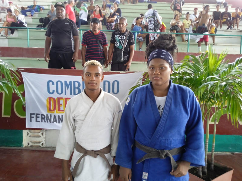 Frank Jimmy Columbié y Aslee Alpajón fuero medallista de oro. judo escolares 2