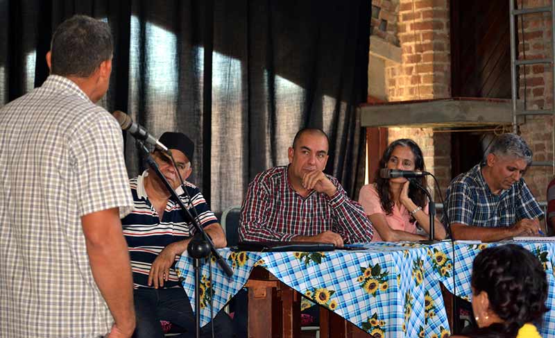 Ministro agricultura velasco ATH 