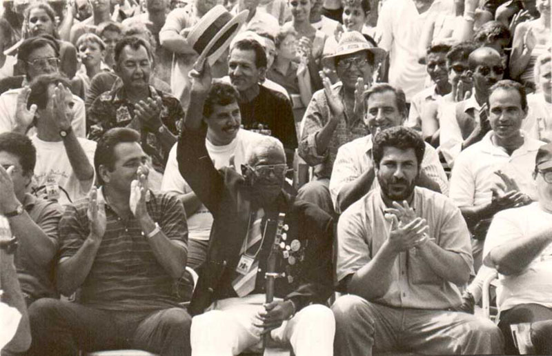 Faustino Oramas "El Guayabero", durante el desfile inaugural (1999) Romerías 99 .4jpg