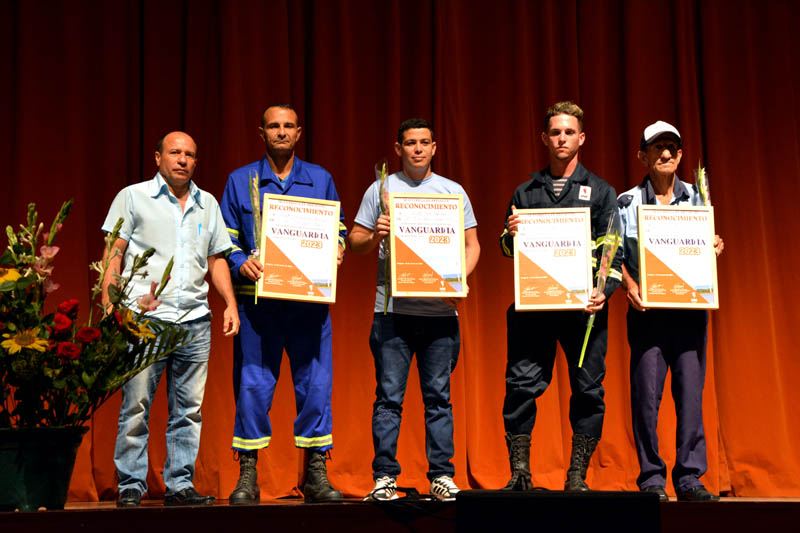 acto trabajadores eléctricos 4