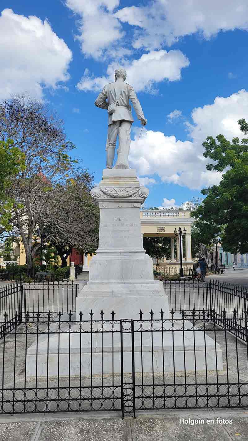estatua julio grave de peralta 7