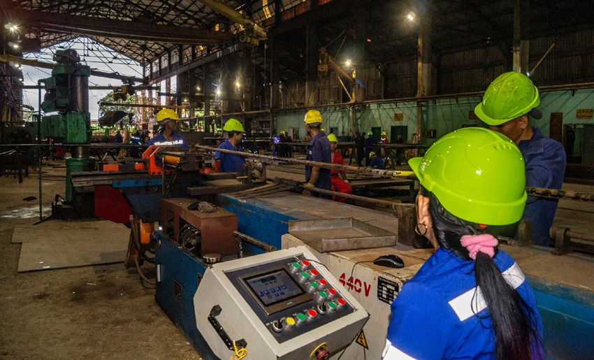 trabajadores felton fabricacion aditamentos industria