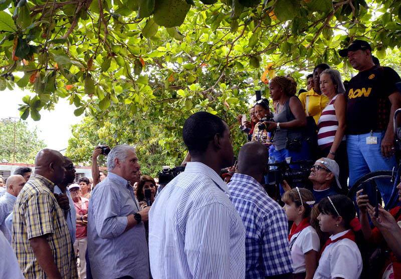 Díaz Canel Banes 04