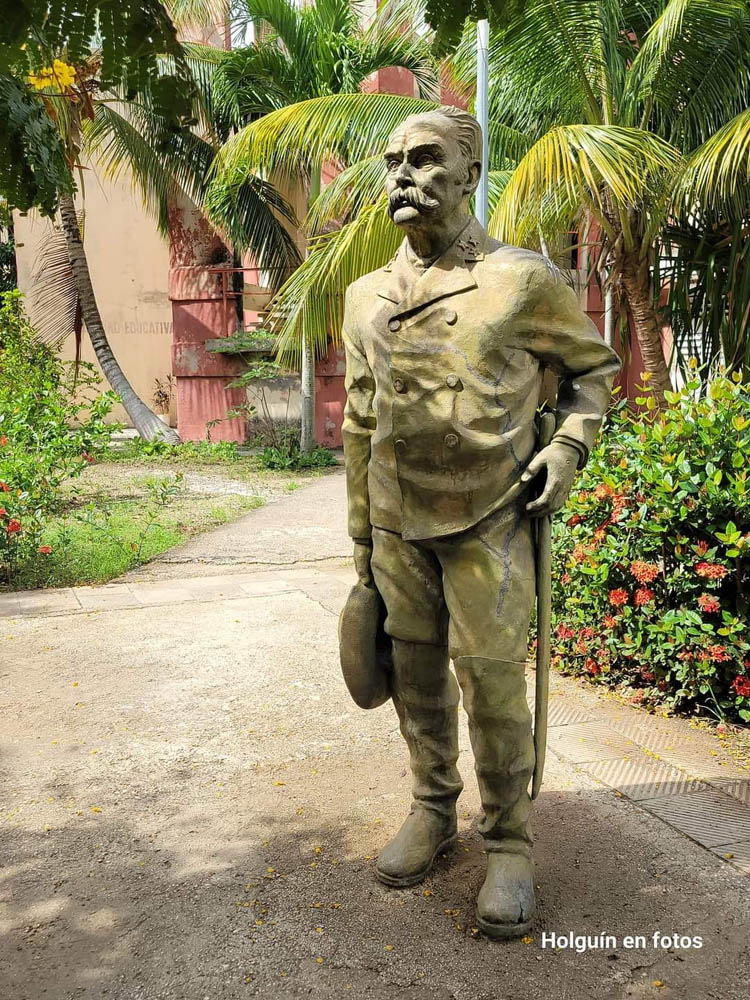 Escultura a Calixto García. UHo Celia 08