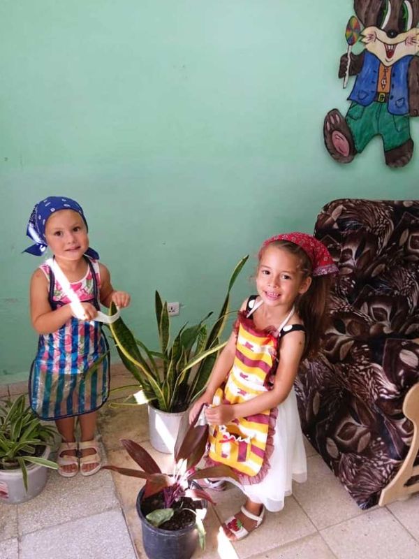 Niñas y niños se insertan en actividades y comienzan a valerse por sí mismos. Foto: Cortesía de Yirian Linares casita9
