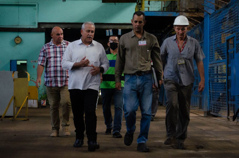 industria ministro 01