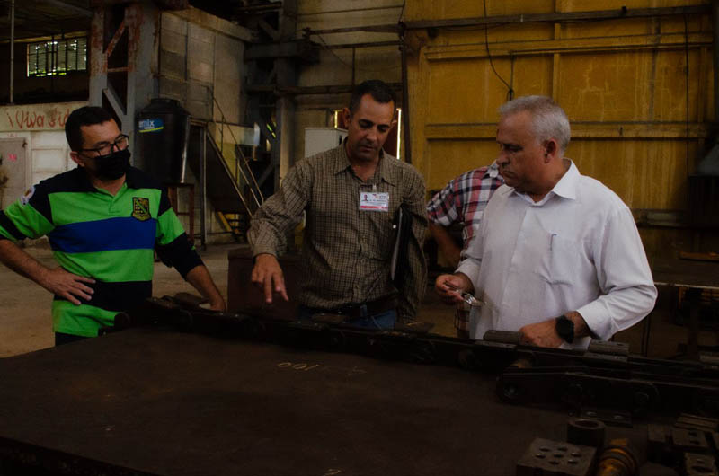 industria ministro 04