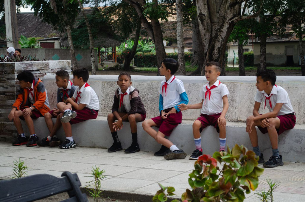 Concurren tres escuelas primarias urbanas y 96 rurales. baguanos 07