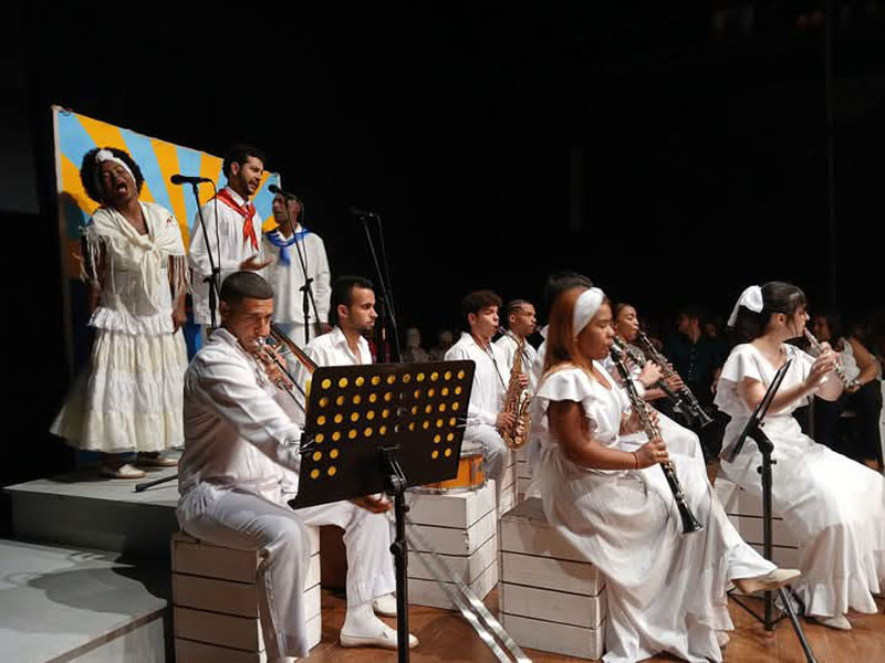 nave teatro 02