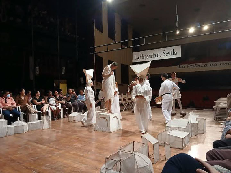 nave teatro 03