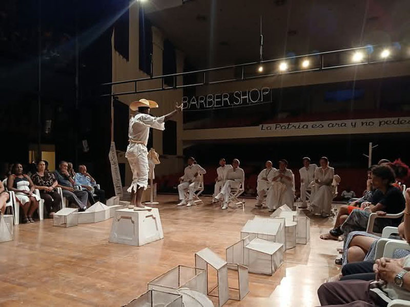 nave teatro 04