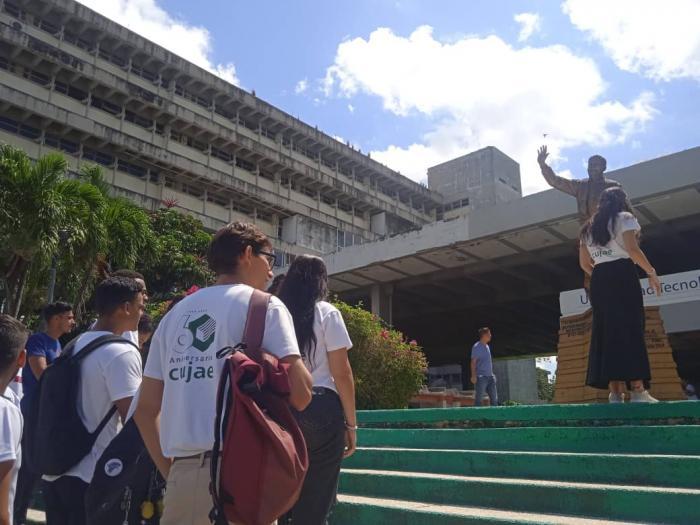 Universitarios