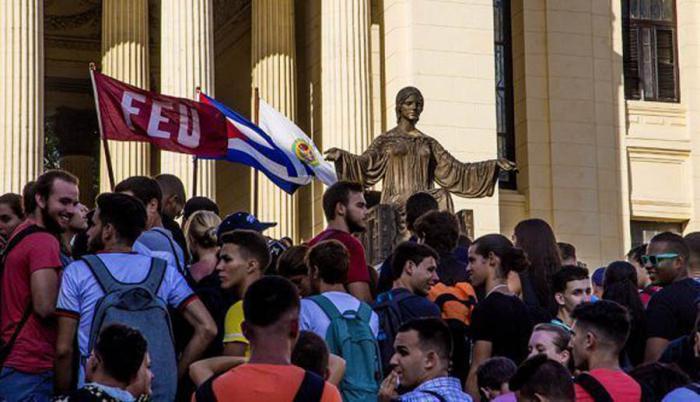 universitarios junto a la revolucion