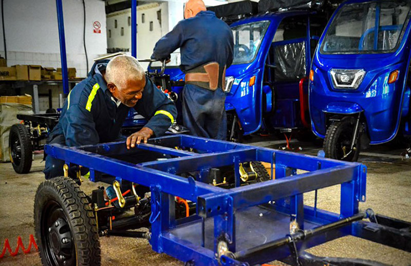 montaje de triciclos electricos holguin6