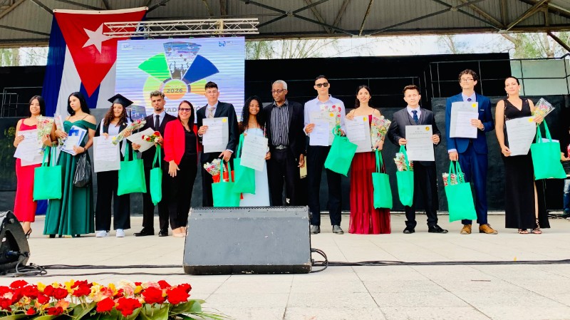 graduación uho 01