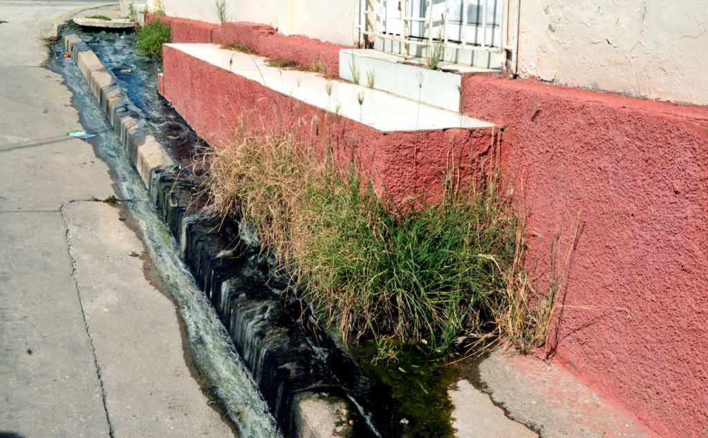 Fotorrep aguas albañales basura ATH 10