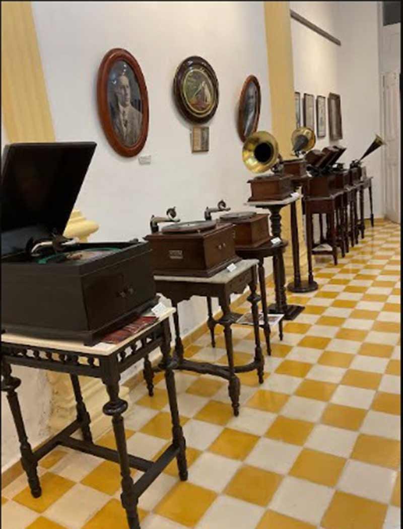 casa victrola 2