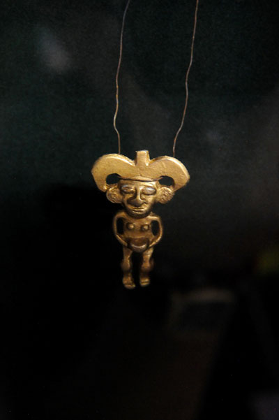 El Ídolo de Oro es una de las piezas más valiosas de la colección, fue encontrada en la finca Santana-Sarmiento, en la región de Yaguajay museo indocubano 06