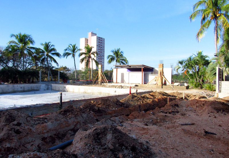 La construcción de la piscina del Pernik es una de las obras en espera por la entrada de equipamiento y recursos al país. TURISMO HH02