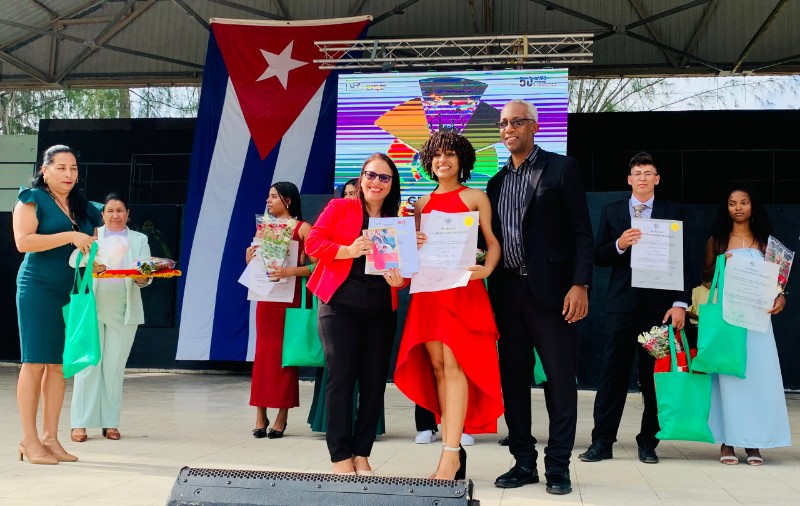 graduación uho 02
