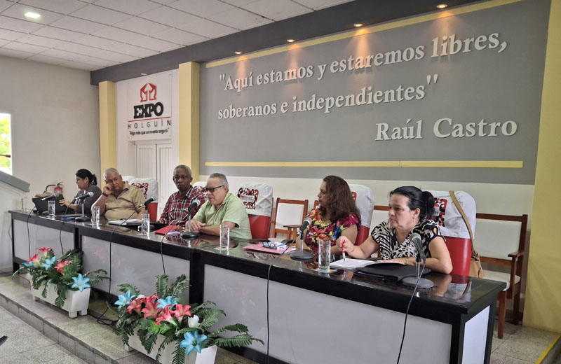 Holguín fortalece el trabajo social